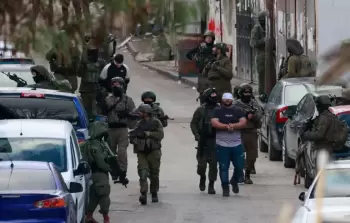 شهدت مناطق متفرقة في الضفة الغربية والقدس المحتلتين اقتحامات وحملات دهم واعتقال وتفتيش منازل نفذتها قوات الاحتلال الإسرائيلي
