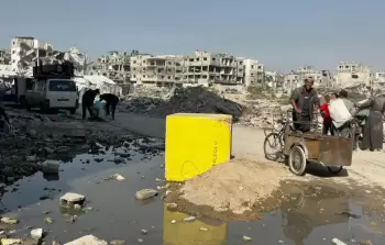 مواقع العلامات الإسمنتية الصفراء في العدد من المناطق تجاوزت الحدود المعلنة بمئات الأمتار