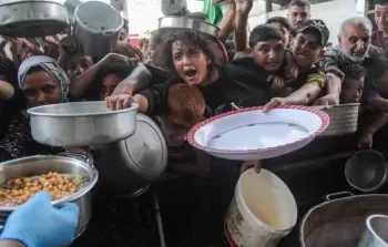 الاحتلال الإسرائيلي يتنصل من التزاماته المتعلقة بإدخال 600 شاحنة مساعدات يوميا إلى قطاع غزة (أرشيف)
