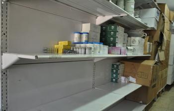 تفاقم أزمة نقص الأدوية والمستهلكات الطبية في الضفة الغربية