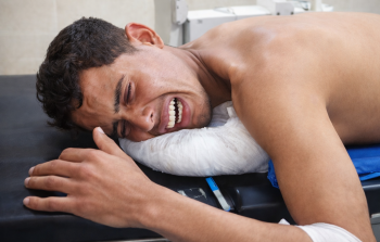 رصاص الاحتلال يحوّل حياة الشاب أحمد عقل إلى رحلة عذاب مستمرة منذ عام