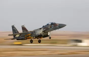 طائرة أف 16 إسرائيلية تقلع من احدى القواعد العسكرية (أرشيف)
