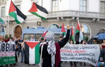 متظاهرون يحيون الذكرى السابعة والسبعين للنكبة في ميلانو الإيطالية في 15 مايو 2025