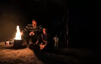 سكان غزة يعيشون في ظلام دامس منذ نحو 3 سنوات (أرشيف*