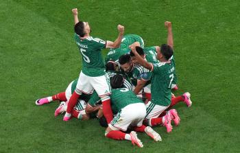 احتفالا لاعبي المكسيك