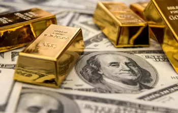 الدولار يواصل مكاسبه قبل قرار الفائدة الأميركية والذهب يفقد بريقه