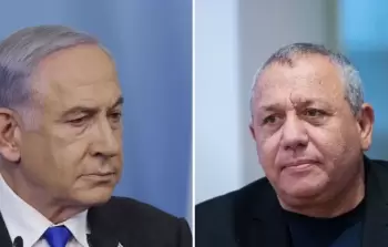 ايزنكوت يمين نتنياهو يسار