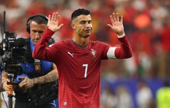 مع نهاية المباراة، بكى رونالدو، أفضل لاعب في العالم خمس مرات، وحيّا الجمهور قبل خروجه