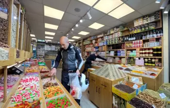 أسواق القدس تختنق بالبضائع والركود