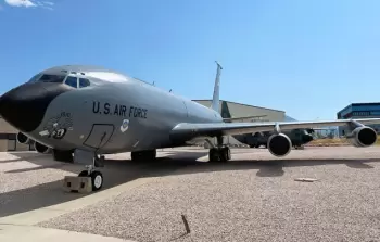 طائرة التزود بالوقود الأمريكية من طراز KC-135 Stratotanker