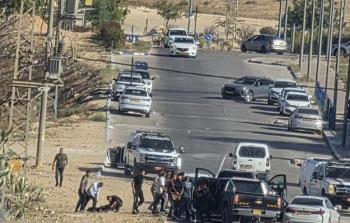 من مكان إطلاق شرطة الاحتلال النار في عرعرة وإصابتها ثمانية أشخاص