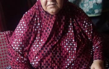 أم خالد طافش.. ستينية تحلم برؤية الشمس والناس بعد عامٍ من العزلة