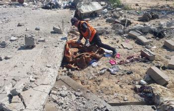 بأيدٍ عارية وتحت النار.. رجال الدفاع المدني يواصلون انتشال ضحايا غزة