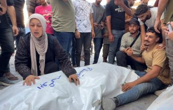جانب من تشييع شهداء المجزرة الإسرائيلية بغزة أمس (تصوير- محمود أبو حصيرة)