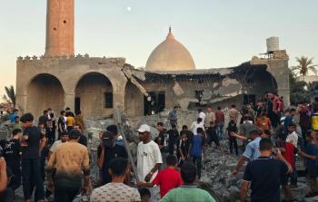 قصف إسرائيلي لمسجد أبو سليم في دير البلح.