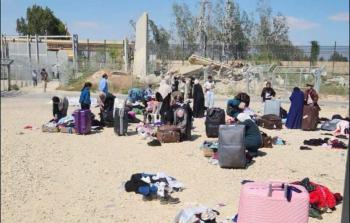 مسافرين عائدين إلى غزة عبر معبر رفح.