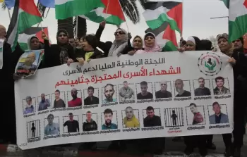 جانب من وقفة لأهالي شهداء الأسرى المحتجزة جثامينهم في سجون الاحتلال 