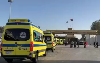 61 مريضًا و65 مرافقًا يغادرون غزة للعلاج 