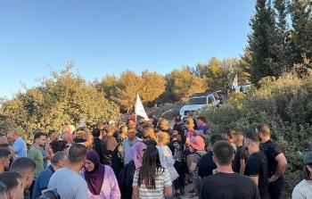 يواصل المزارعون الفلسطينيون والنشطاء تحركاتهم احتجاجًا على منع شرطة الاحتلال أصحاب الأراضي من الوصول إلى الأراضي المحيطة بالبؤرة والعمل فيها