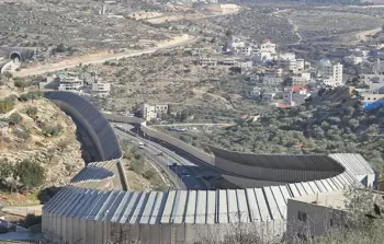 جيش الاحتلال الإسرائيلي يصادر 137.5 ألف دونم من أراضي المزارعين الواقعة خلف جدار الفصل العنصري في بلدة جيوس شمالي قلقيلية