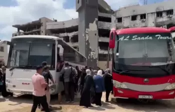 قرار التعليق يشمل نقل الأطباء والممرضين والكوادر الطبية إلى أماكن عملهم في المستشفيات والمراكز الطبية