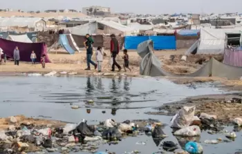 أزمات صحية وبيئية في غزة نتيجة انهيار شبكات الصرف الصحي.