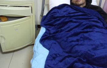 شظية في الرقبة.. إبراهيم يبحث عن طريقٍ لاستعادة صوته وحركته