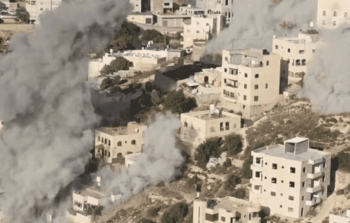 الاحتلال يفجر منزلي الشهيدين الجعبة في الخليل.