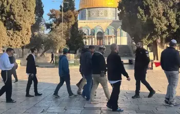 مستوطنون يقتحمون الأقصى ويؤدون طقوسًا تلمودية بحماية الاحتلال