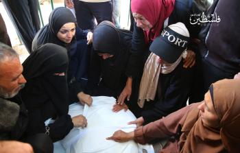 فلسطينيات في وداع شهيد بغزة