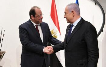 نتنياهو خلال لقاء جمعه بعباس كامل (أرشيف)