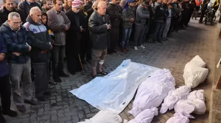 أهالي غزة يودعون أبناءهم الشهداء الذين ارتقوا في قصف الاحتلال على غزة