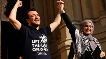 الناشط الفلسطيني محمود خليل وزوجته