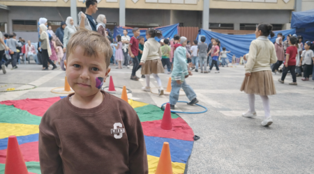 الطفل زين فرحان (10 أعوام) لم يعد قادرًا على السير كما كان يفعل قبل سنوات