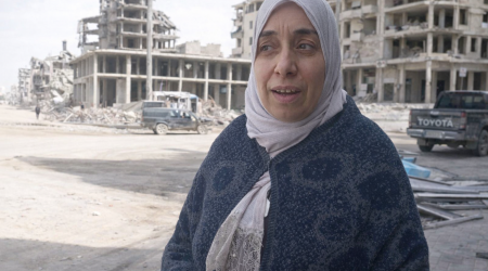 المواطنة سلوى أبو زاهر تعود إلى قطاع غزة بعد رحلة قسرية دامت عامين