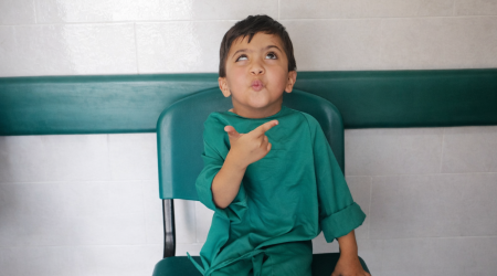 يعاني محمد من مرض “الجلوكوما” (ارتفاع ضغط العينين) منذ أن كان عمره شهرًا واحدًا