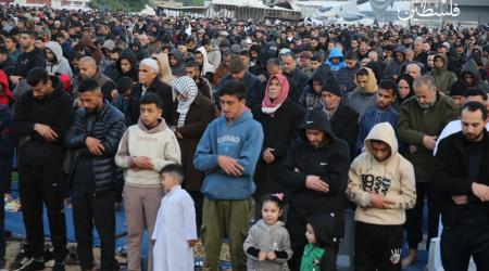 أداء صلاة عيد الفطر في غزة