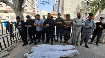 أداء صلاة الجنازة على الشهيدين محمود وعيد أبو وردة