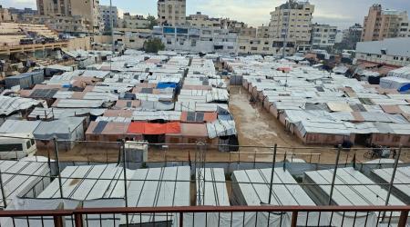 بردٌ ومطرٌ وخيامٌ منهكة.. يوميات النزوح في غزة تتجاوز حدود الاحتمال