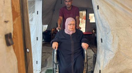 الخمسينية آمال نبهان تصارع مرضاً نادراً يفتك بأحبالها الصوتية