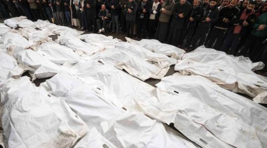 أهالي يودعون أبناءهم الذين ارتقوا شهداء في قصف الاحتلال على غزة