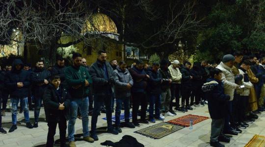 50 ألف مصلٍّ يؤدون صلاة التراويح في المسجد الأقصى رغم قيود الاحتلال