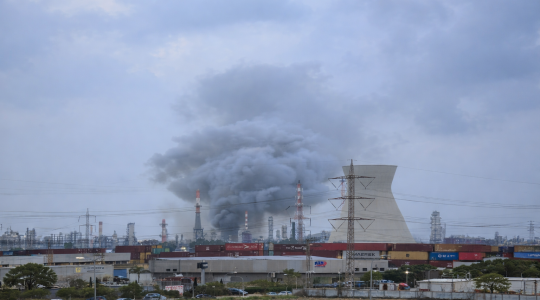 قصف إيراني يطال منشآت حيوية ومصافي النفط بحيفا