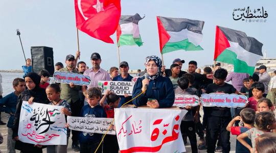 مشاركون في وقفة تضامنية مع معتقلي أسطول الصمود