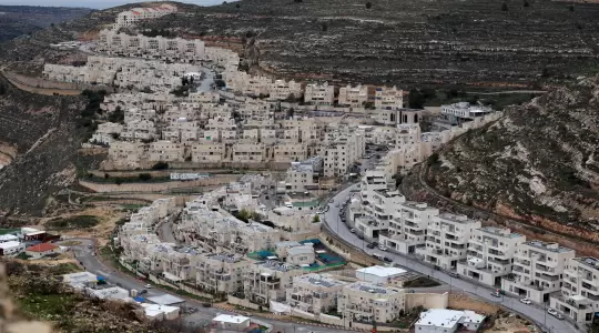 مستوطنة جفعات زئيف الإسرائيلية مدينة رام الله في الضفة الغربية المحتلة (أرشيف)