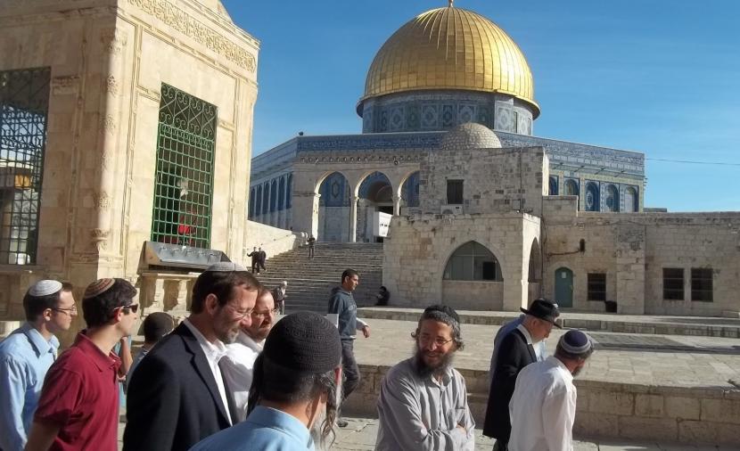 إسرائيليون يقتحمون الأقصى لإظهار "سيادة" على المسجد