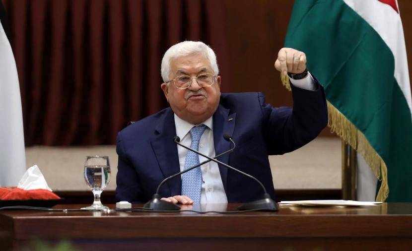 استطلاع: 79% من الفلسطينيين يعتبرون السلطة عبئاً