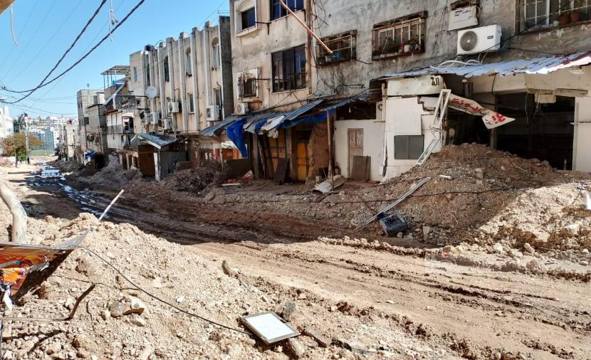 مستوطنون يحاصرون منازل بقصرة ويمنعون طلاباً من الدراسة