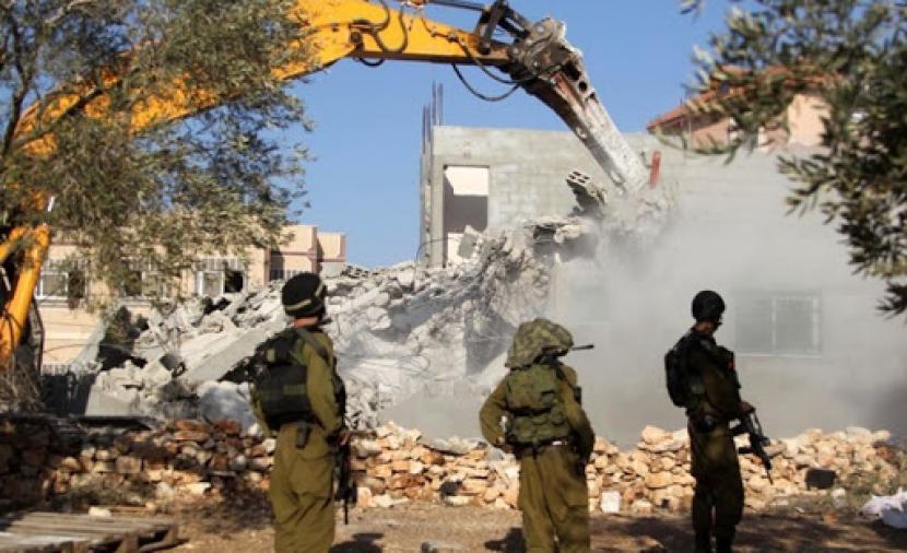 الاحتلال يهدم 7 منشآت في القدس وينزح 24 مقدسياً