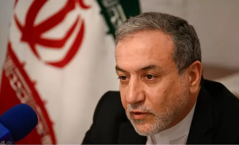 عراقجي يؤكد لنظرائه في الخليج أن الهدف استهداف المصالح والقواعد الأمريكية